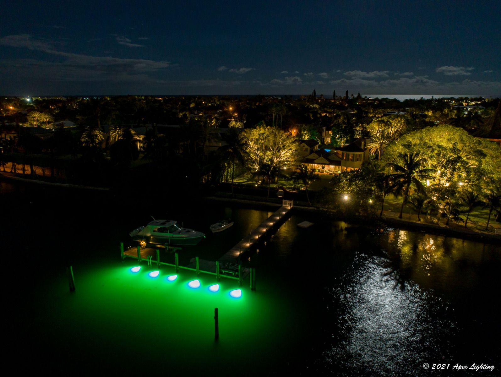 Lumitec Mantis Underwater Dock Light Kit, 3-Light, RGBW, 10-30VDC, 6000 lm — Quality Boat Parts