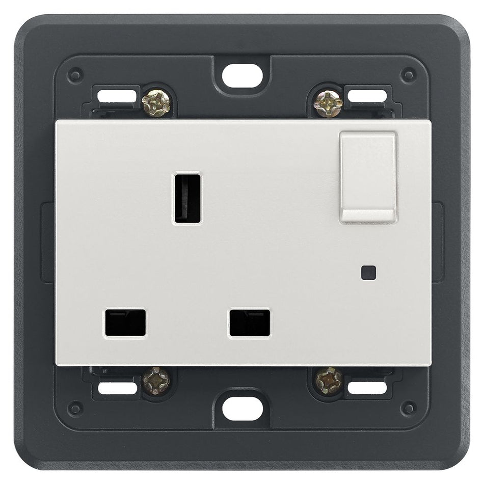 Vimar Eikon SICURY Switched English Standard Socket Outlet, 2P+E, 13A 250V, IP20, 3-Module Mounting Frame, Indicator Unit — Quality Boat Parts
