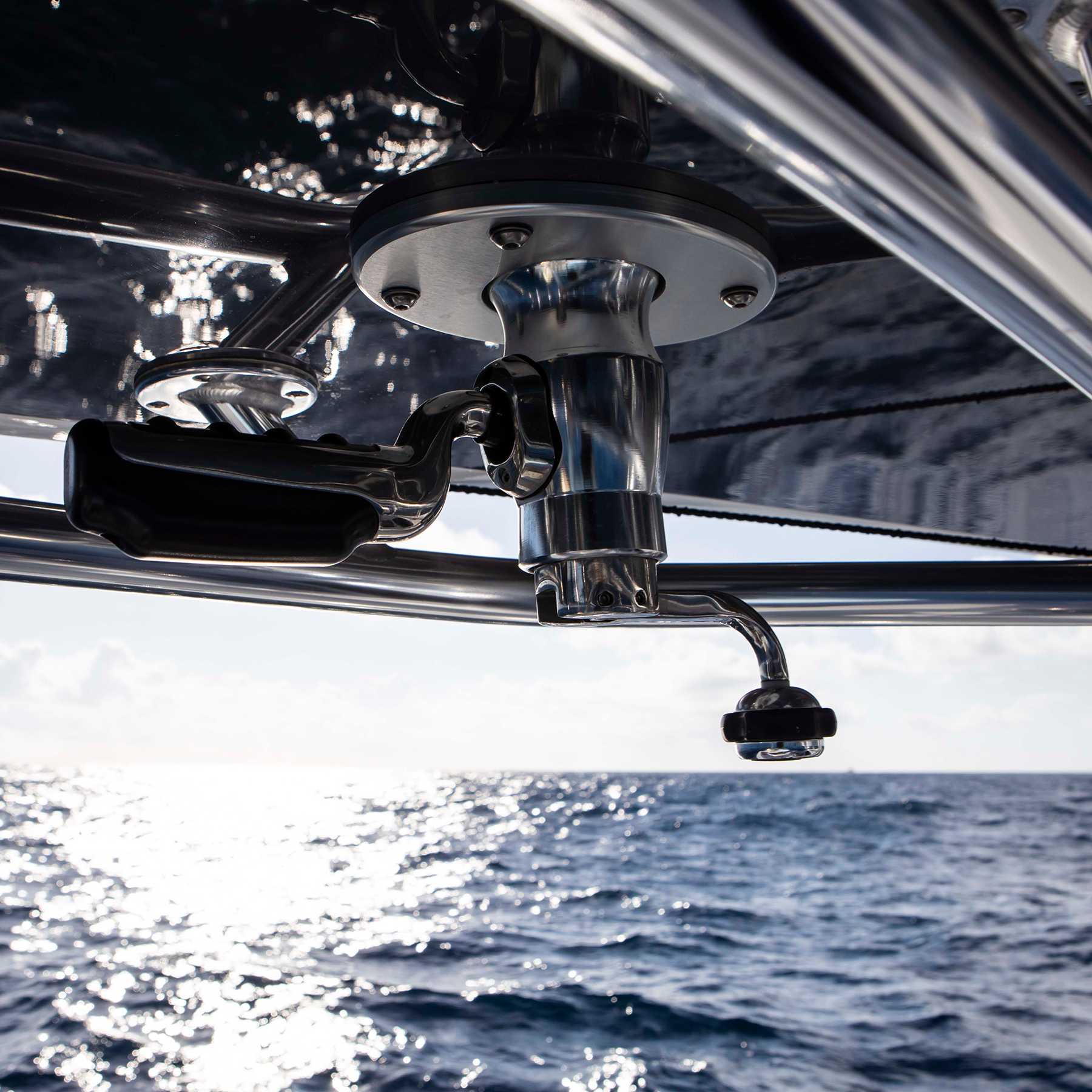 TACO Marine Pro Series GS-500 Outrigger Mounts, For Carbon Fiber Tele-Outriggers Up to 24 ft, Twist & Lock Arm — Quality Boat Parts