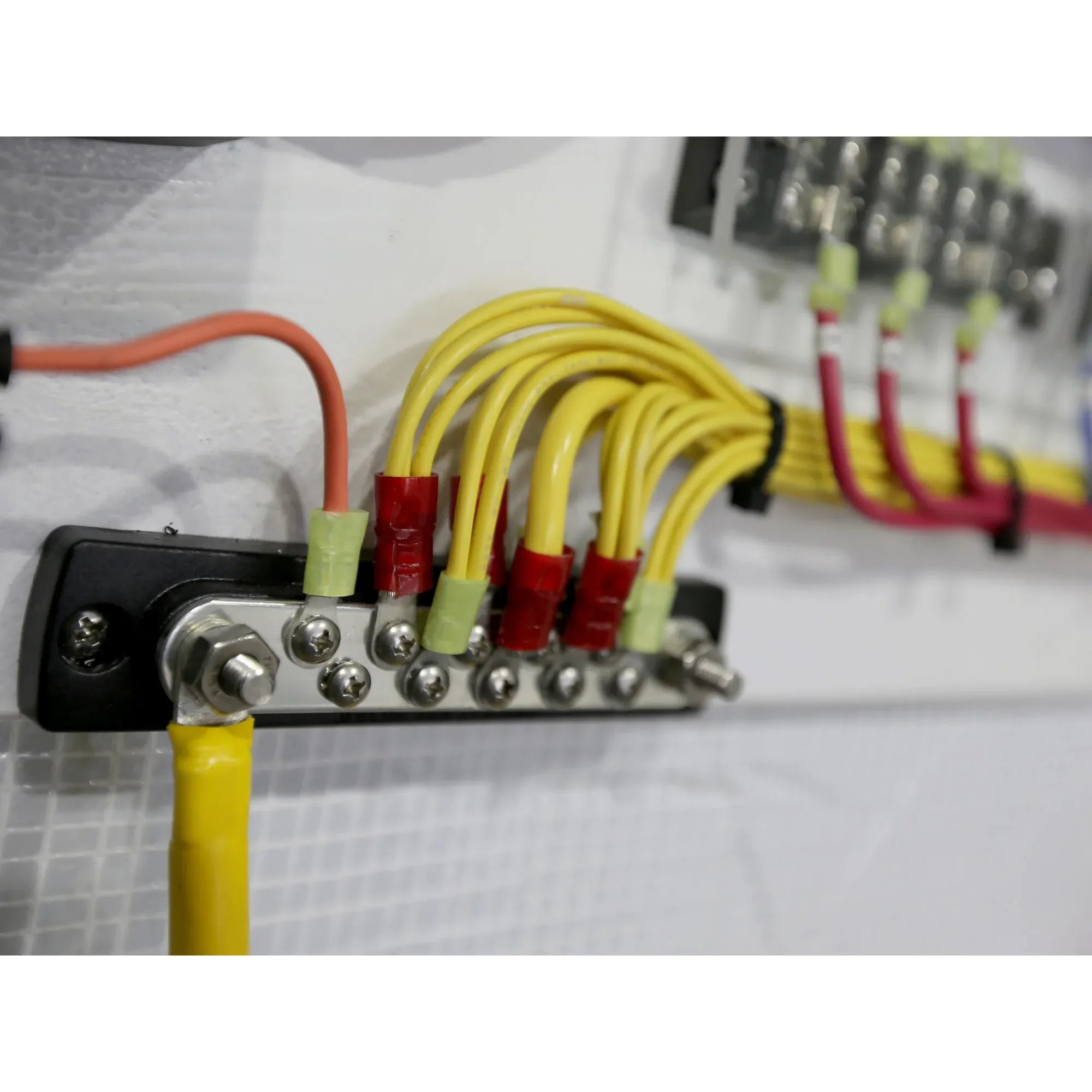 Blue Sea Systems Common 150A BusBar, 48V DC, 300V AC, Tin-Plated Copper Bus — Quality Boat Parts