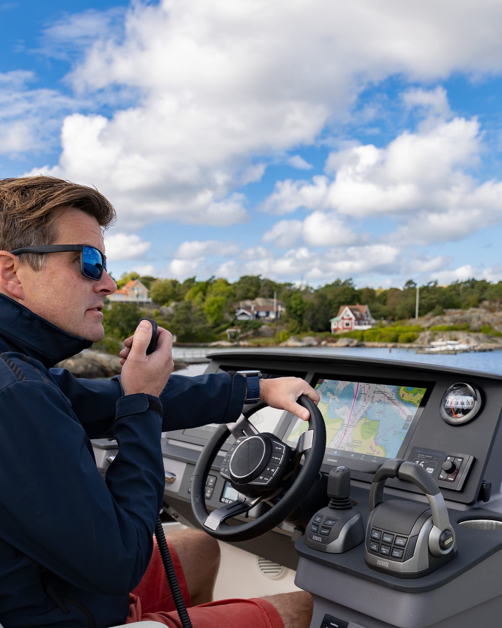 Garmin Signal RM 100 Marine VHF Remote Station, For Signal VHF 400/220, 9.6-32V, IPX7, 3.5 in Touchscreen, Garmin BlueNet — Quality Boat Parts
