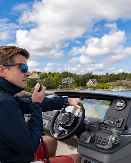 Garmin Signal RM 100 Marine VHF Remote Station, For Signal VHF 400/220, 9.6-32V, IPX7, 3.5 in Touchscreen, Garmin BlueNet — Quality Boat Parts